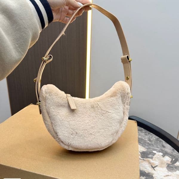 Fashion designer prakers fur underarm bag Women's plush bag Saddle bag Luxury handbag Triangle badge shoulder bags