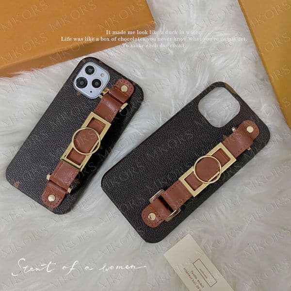 Top Flower Designer Letter Phone Case for iPhone 15 14 13 13pro 12 12pro 11 Pro X Xs Max Xr 8 7 Plus Anti-Skid Finger Strap Band Case Luxurious Cover Z260520