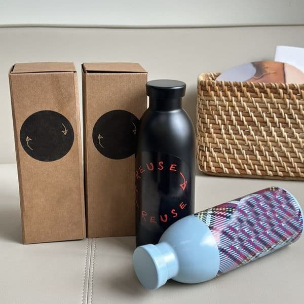 Designer stainless steel milk bottle summer vacuum sports letter plaid water bottle Cool ice holding kettle west small sip water cup creative gift