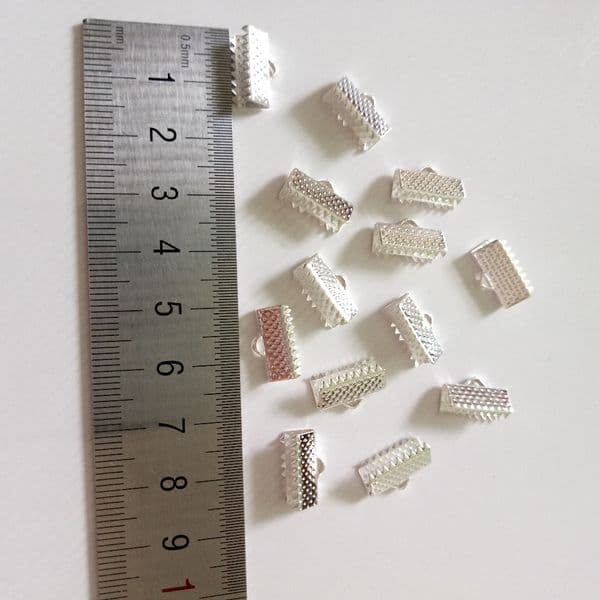 500pcs Metal Crimp End Fold Over Clasps Cord End Clips For DIY Jewelry Making Necklace Bracelet Cords Connector Jewelry Findings
