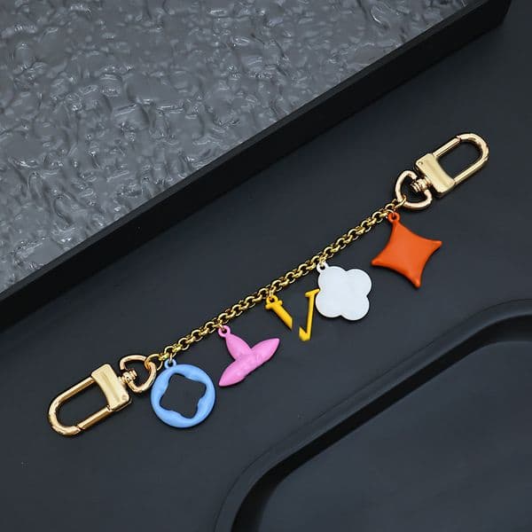 Bag Charms Keychain for Men Classic Brand Designer Ring Womens Bag Pendant wer Letter V Buckle Car Keychains Gold Handmade Key Chain Bracelet with box