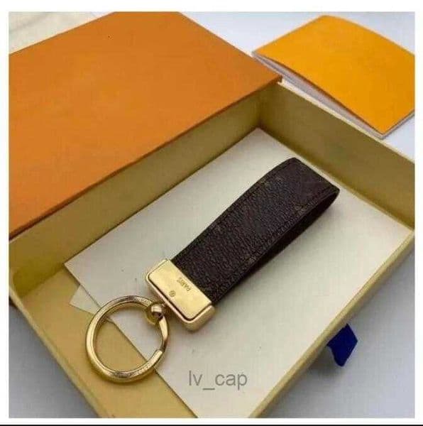 985 High Quality Keychain Classic Exquisite Luxury Designer Car Keyring Zinc Alloy Letter Unisex Lanyard Gold Black Metal Small Jewelry