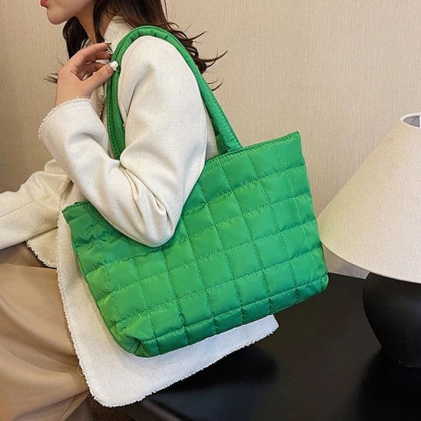 High quality winter tote bag fashionable feather pad tote bag womens underwear bag solid color shoulder bag 240929