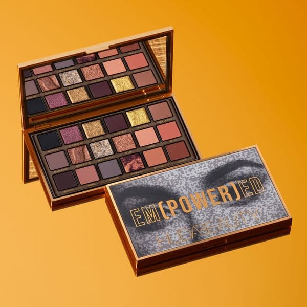 18 Colors Eyeshadow Palette Gold Grunge Glitter Matte Shimmer High Pigment Blendable Waterproof Professional Eye Makeup for Daily Party Use