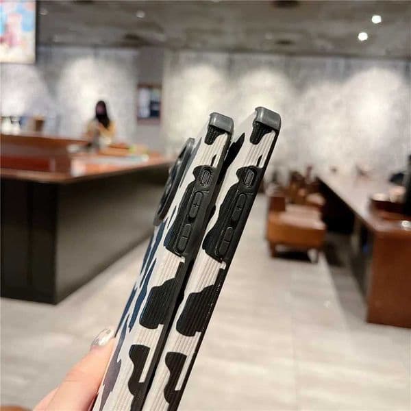 Designer Phone Case Lov Luxury Cow Stripe pattern phone case suitable for iPhone 16 15 14 Plus X XR 11 12 13 14 Pro Max soft silicone back cover Coque M241008
