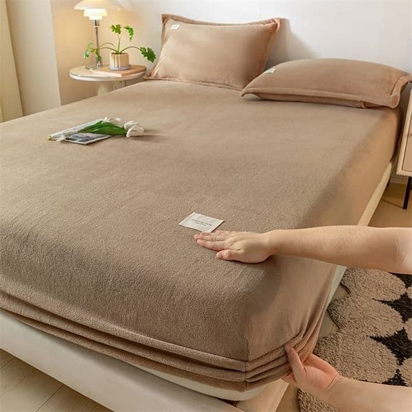 Sheet Home>Products>Plush Patch>Elastic Solid Color Mattress Cover>Velvet Soft Bed Cover 241016