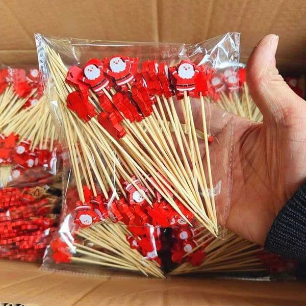 50pcs Christmas Fruit Stickers Santa Claus Snowman Xmas Tree Disposable Bamboo Sticks Merry Christma Cupcake Cake Decor 2024XJ241007