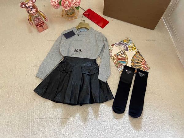 New girls dress suit baby Autumn set Cool girl clothing kids designer clothes shirt Round neck sweatshirt Black short skirt And stockings