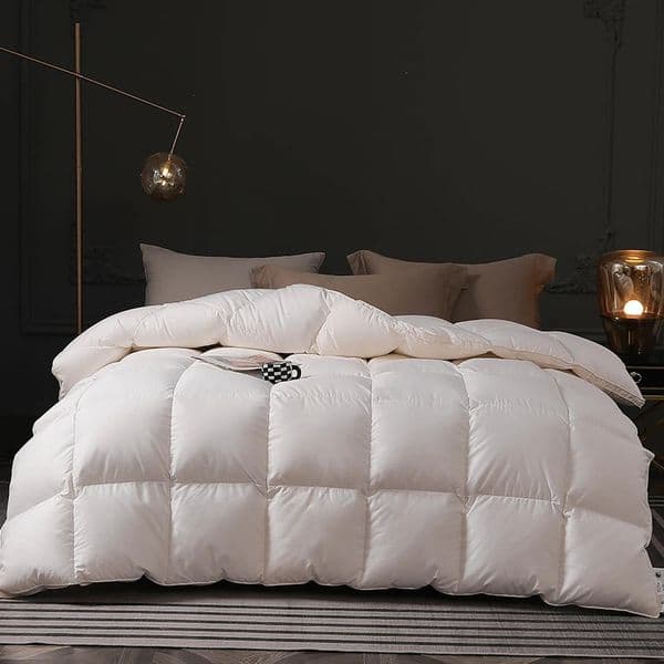 y highquality gold edged beautiful white Dewey comfortable goose down duvet cover 95% up to standard lighting very warm 241014