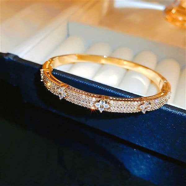 Ice with VVS moissanite Luxury Classic Bracelet Designer for Women Bangle Cuff Jewelry Woman Party Gift