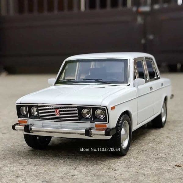 Plane slot car 1/24 LADA 2106 Die Cast Alloy Model Metal Body Door Can Open Toy Pulling Backlight Rubber Tire Car Boy Gift Car Track