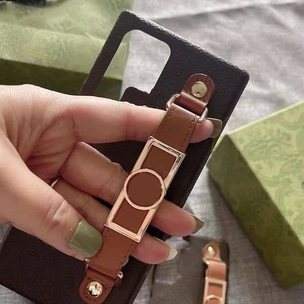 2026 New Wristband Designer Phone perfume Case For Samsung Galaxy S25 S24 S23 S22 Plus S21 S20 Note 20 Ultra Luxury Leather Wrist Strap colo