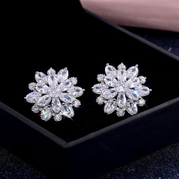 Gold Plated Earrings 18k Gold Plated Brass Ear Stud Designer Earrings for Womens Birthday Wedding Jewelry Party Gift
