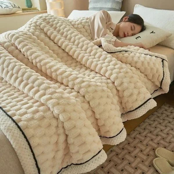 Turtle Velvet Autumn Winter Warm Sleeping Blanket is a soft and comfortable flannel blanket 241023