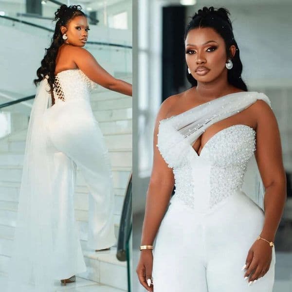2024 Plus Size One-Piece White Jumpsuits Prom Dresses For Black Women One Shoulder Pearls Decorated Sexy Birthday Party Dress Second Reception Gown 0920