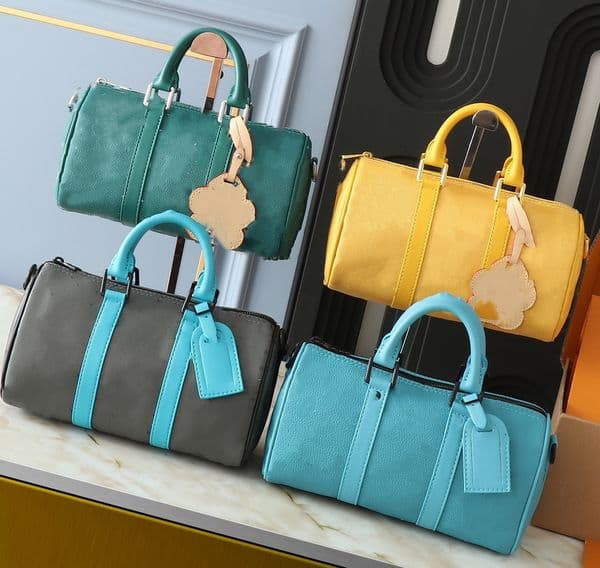 luxury women's shoulder bag Safety Locks Hardware Key Tags Peace Dove Embossed Soft Leather Casual Large Bag Fashion tote bag handbag purse makeup bag vanity case