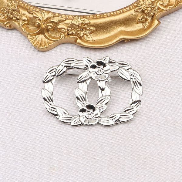Sweater Brooches Decorate Geometry Pattern Inlay Crystal Rhie Pearl Brooch Charm Pin Marry Christmas Party Classical Jewellery Gift Fashion Accessories
