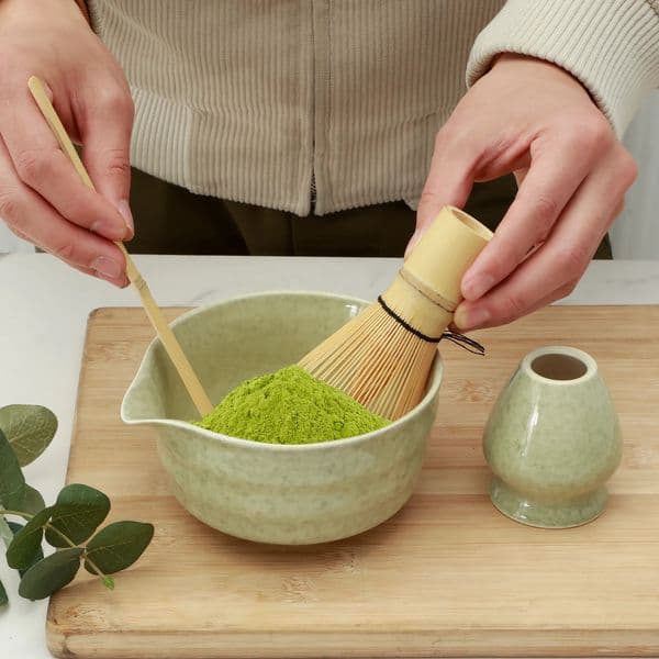 4Pcs1set Matcha Whisk Set Elegant Tea Ceramic Bowl Holder Bamboo and Scoop 241024