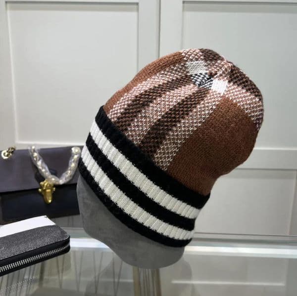 Designer beanie stripe Knitted caps Luxury Hat trend autumn winter wool Essential for winter Elegance versatile temperament Casual fashion warm gift