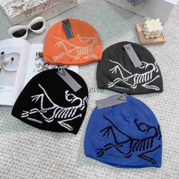 ie/Skull Caps Bird Head Wool Knitted Hat Fossil Bird Golden Code Unisex Autumn and Winter Warm Hat Knitted Cap Z260428
