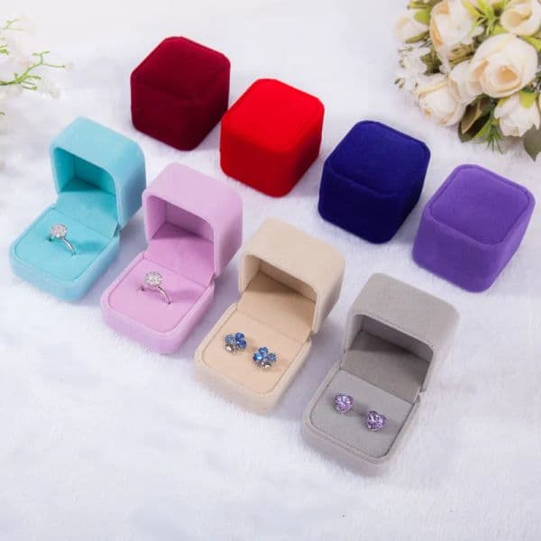 Wholesale Velvet Jewelry Gift Boxes For Rings Wedding Engagement Couple Packaging Square Show Case Box LL B2