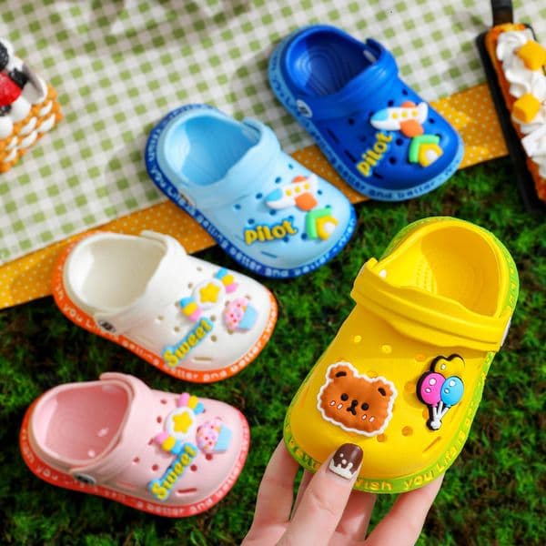 2026 New Summer Kids Cartoon Croc Sandals For Baby Sandal perfume Infantil Boy Girl Children Garden Beach cologne Shoes 230821 Designer