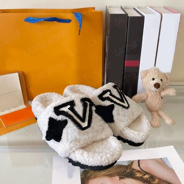 Designer Slippers Women Lamb Wool Sandals Warm Comfort Thick Platform Shoe Autumn Winter Plush Slide Girls Slipper with Box EU35-42