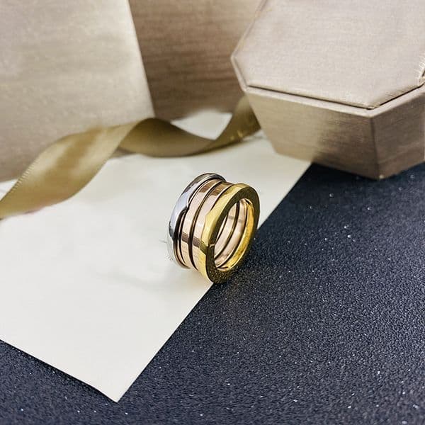 Luxurys Designer Ring for Women Classic Fashion and Exquisite Love Rings Trend Band Simple Personality Style Romantic Jewelry holiday Free original product box