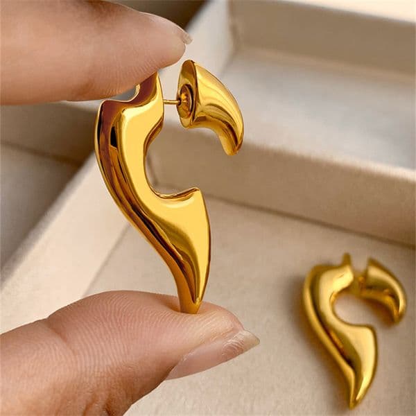 French CE Metal Geometric Stud Earrings For Women's Unique Temperament Niche Design Advanced 2023 New Gold Jewelry Accessories