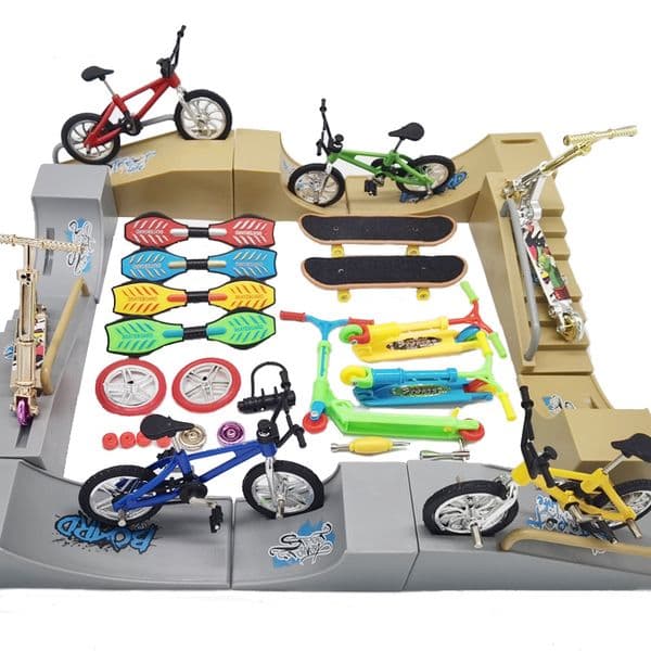 2026 New Novelty Games Tech Fingerboard Skate Ramp Parts Set Skateboarding Finger BMX Bicycle Two Wheel Mini Scooter Fingertip Bikes Toys Kids Gifts 230322