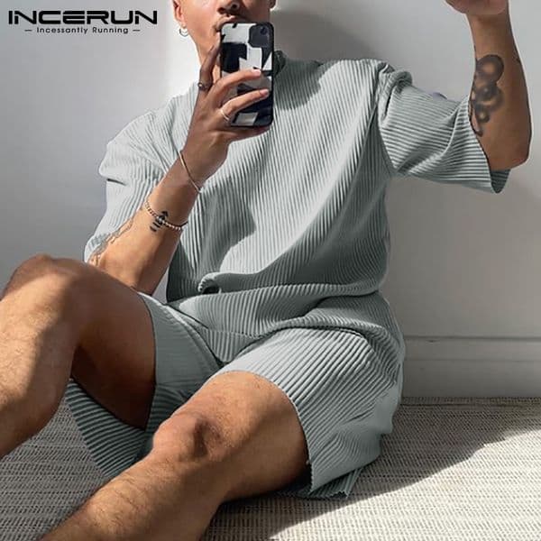 Men s Tracksuits Sets Solid Color Pleated Streetwear O Neck Half Sleeve T Shirt Shorts 2PCS 2023 Fashion Suite S 5XL 230522