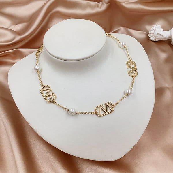 Pendant Necklaces Luxury Pearl Necklace for Woman Classic Lady Personality Jewelry 3 Style Temperament