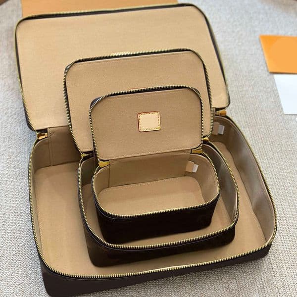 2026 Designers Women Toiletry Travel Pouch Ladies Makeup Bag printed letters modern travel jewelry box cosmetic bag