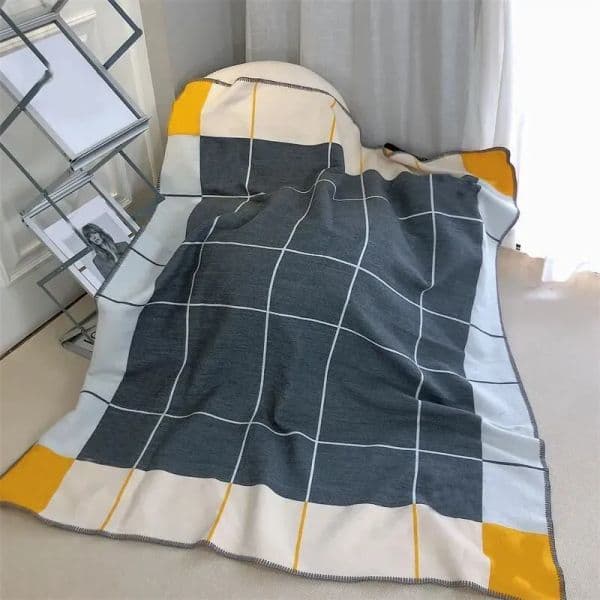 Vintage style soft blue word throw flannel shawl blanket big size 150x200cm fashion Travel home office nap blankets