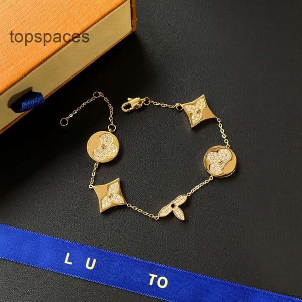 Designer Necklace Earrings Set 18k Gold Stamp Bracelet Brand Girls Necklace Gift Jewelry Ring Romantic Love Pearl Stud Earrings Box Springtime Accessories