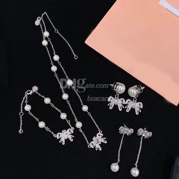 Retro Pearl Crystal Earrings Butterfly Design Bracelets Necklaces Sets Fashion Jewelry Lady Designer Necklace Bracelets Sets