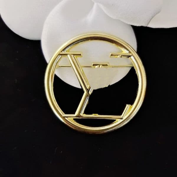 Emed Stamp V Brand Pearl Sier Womens Badge Brooch Designer Jewelry Gift Flip Collar Unisex Versatile Dress Pins Brooches