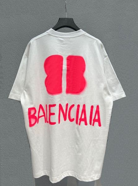 Men's Plus Tees & Polos Custom woven and dyed fabric with comfortable and soft texture. Embroidered graffiti letter on the chest, loose f1e1it