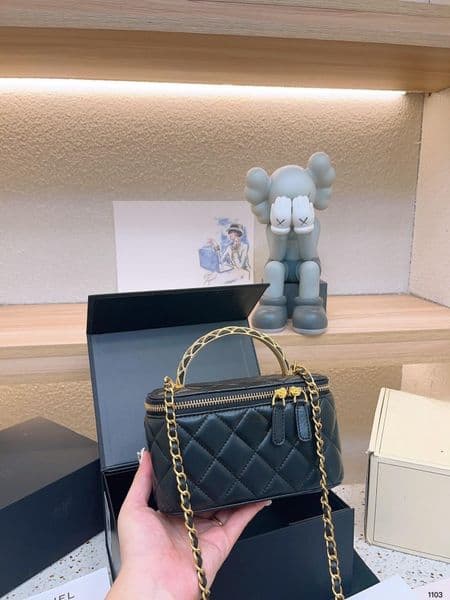 Advanced gold inlaid hollow woven handle Cosmetic Cases Totes bag Women Designer Handbags Makeup Toiletry Bags Toiletries Pouch Storage With Box