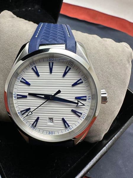 Luxury Watches For Men Top Quality Automatic Mechanical Movement Calendar Display Blue Ocean Rubber Strap Sapphire Glass White Dial Stainless Steel Case