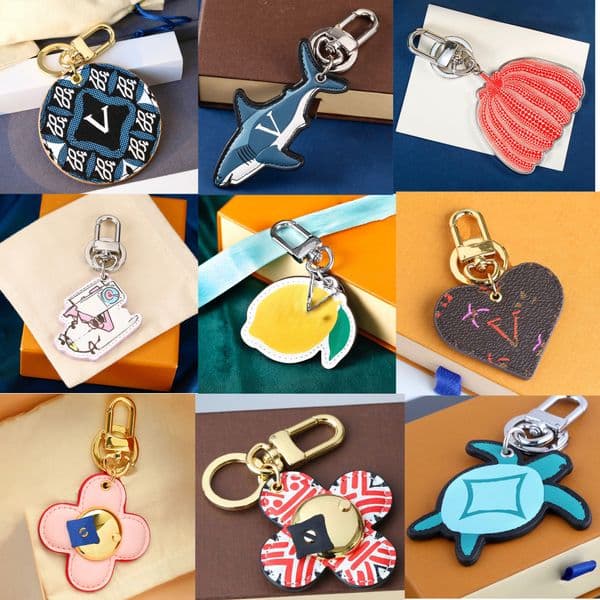 2026 Handmade designer keychains multicolor key chain women men brown leather bag wallet lanyard plated gold accessories dragonne keychain letter