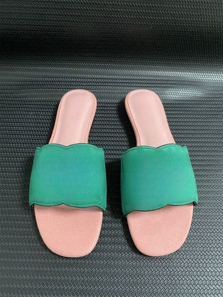 Women Slippers Leather Hollowed out Sandals Interlocking cut-out slide Flat Heel Lazy People Casual Shoes Rubber Beach Slippers M7214