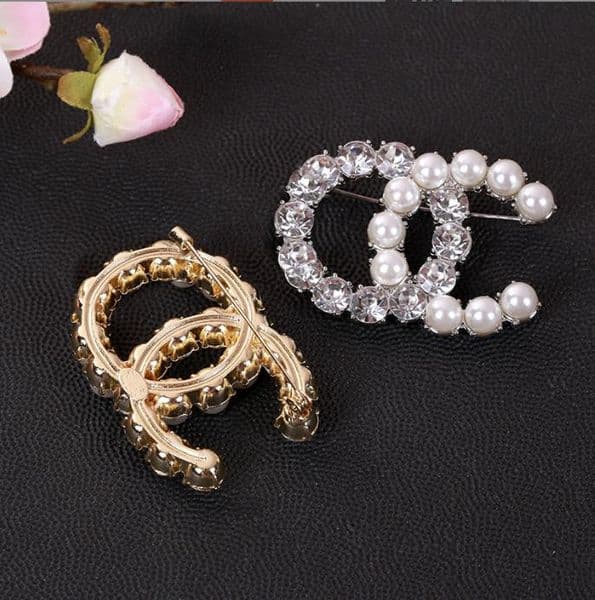 Luxury Women Men Designer Brand Letter Brooches 18K Gold Plated Inlay Crystal Rhinestone Jewelry Brooch Charm Pearl Pin Marry Christmas Party Gift Accessorie