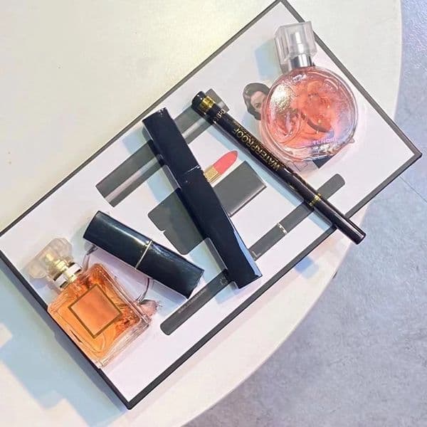 5A Classical Makeup Set Collection Matte Lipstick 15ml Perfume 3 in 1 Cosmetic Kit with Gift Box festival for Women lady lasting 5pcs 6pcs make up kit