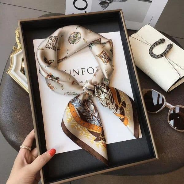 70x70cm Fashion Simple Presbyopia Designer monogram printed Silk scarf Headband Women's Fashion long-handled bag scarf
