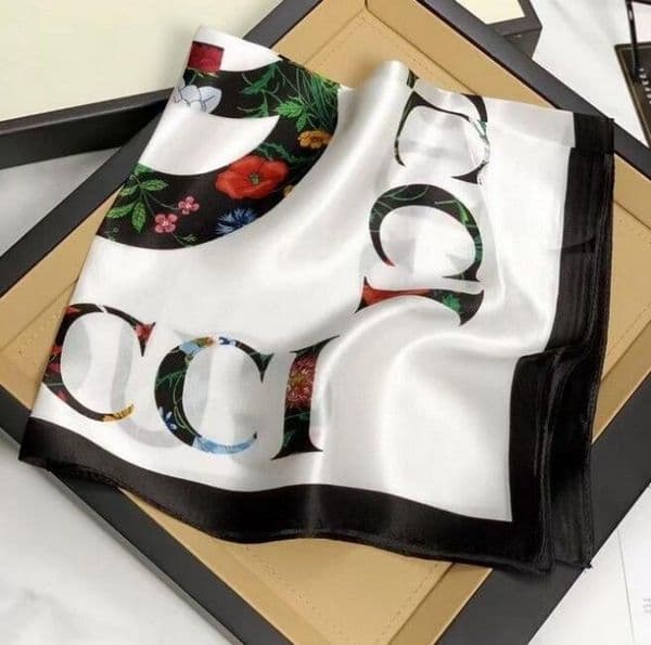 style Silk Head Scarfs for Women Winter Luxurious Scarf High End Classic Letter Pattern Designer Shawl Scarves New Gift Easy to Match Soft Touch Above