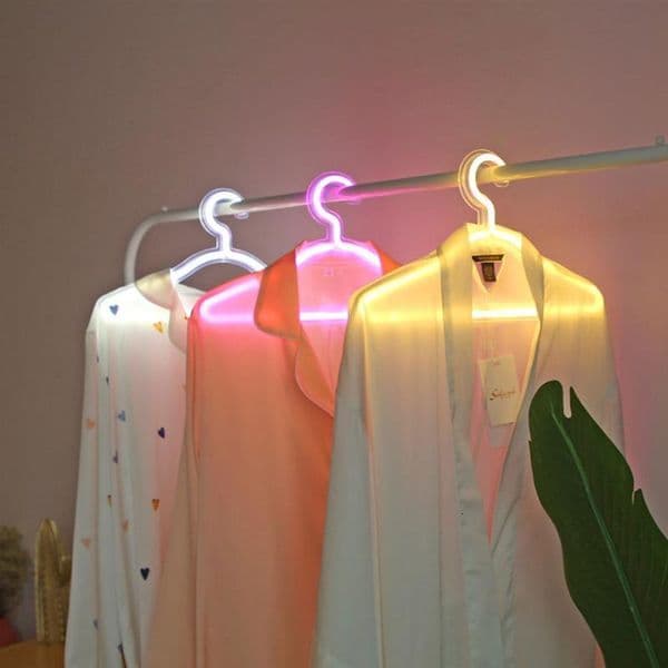 Hangers Racks LED Neon Light Sign Clothes Stand USB Powered Decorative s Hanger for Bedroom Clothing Store Wall Decor 230211