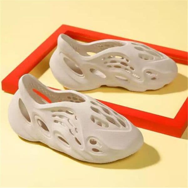 Children Sandals Baby Boys Girls Summer Beach Slides Toddler Kids Slip-On Foam Slippers Lightweight Closed Toe Shoes 1211
