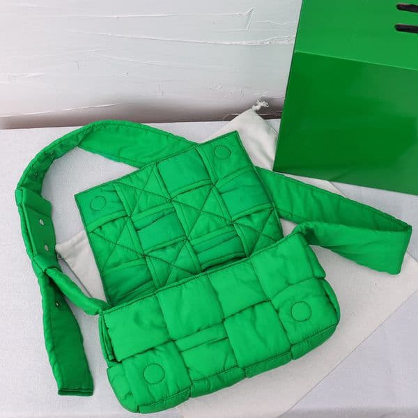 Designer Bag Woman Shoulder Bag Padded Tech Cassette Belt Cotton Waist Men Casual Handbag Shoulder Nylon ing Body Bag Size 30-15-8