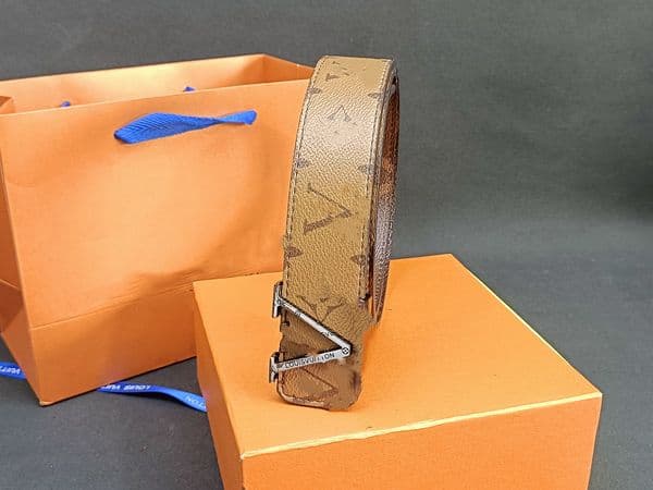 Mens Designer Tricolor buckle Belts for women Genuine Leather ladies jeans belt pin buckle casual strap wholesale letter belt 021